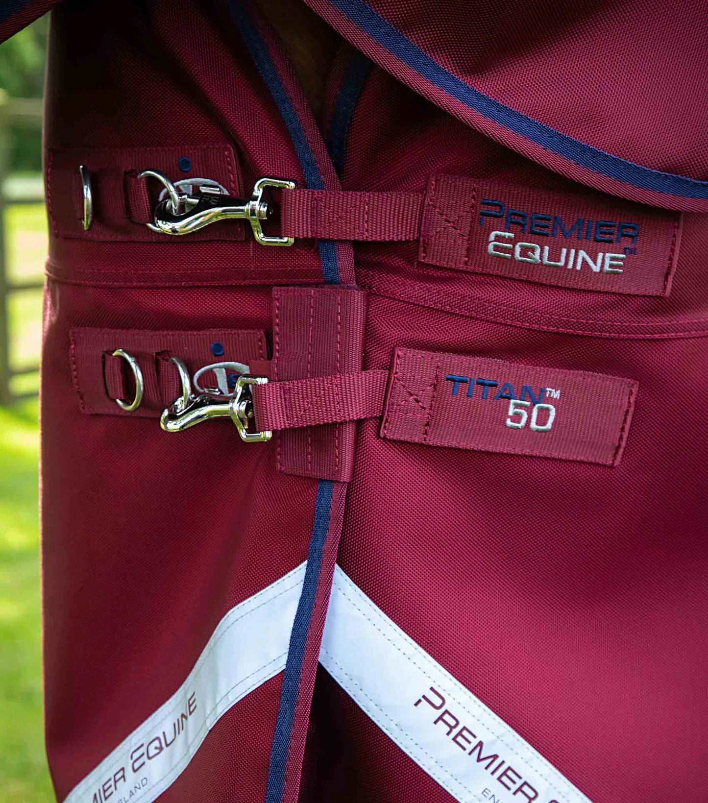 Couverture d'extérieur PREMIER EQUINE "TITAN 1680D" 50g avec couvre-cou classique amovible