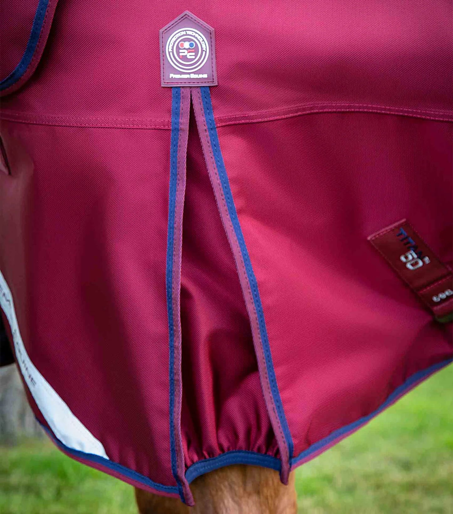 Couverture d'extérieur PREMIER EQUINE "TITAN 1680D" 50g avec couvre-cou classique amovible
