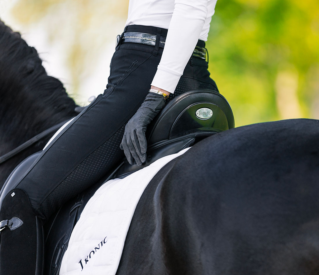 DEV03 – Selle de dressage Evolution à double quartier avec taquets Velcro