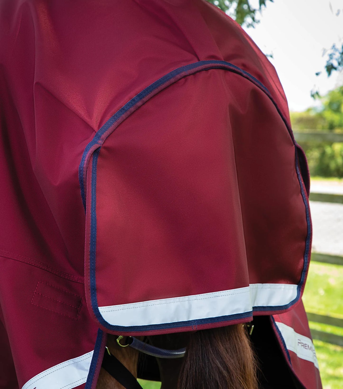 Couverture d'extérieur PREMIER EQUINE "TITAN 1680D" 50g avec couvre-cou classique amovible