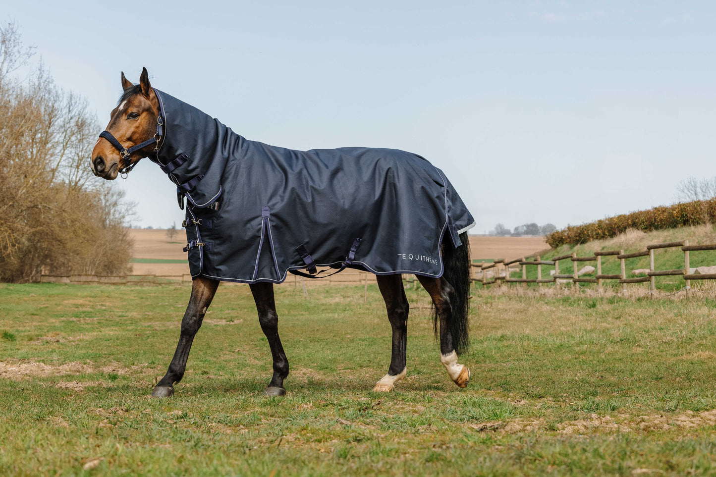 Chemise d'extérieur 0g EQUITHÈME - Anatomic combo 1200D (avec couvre-cou intégré)