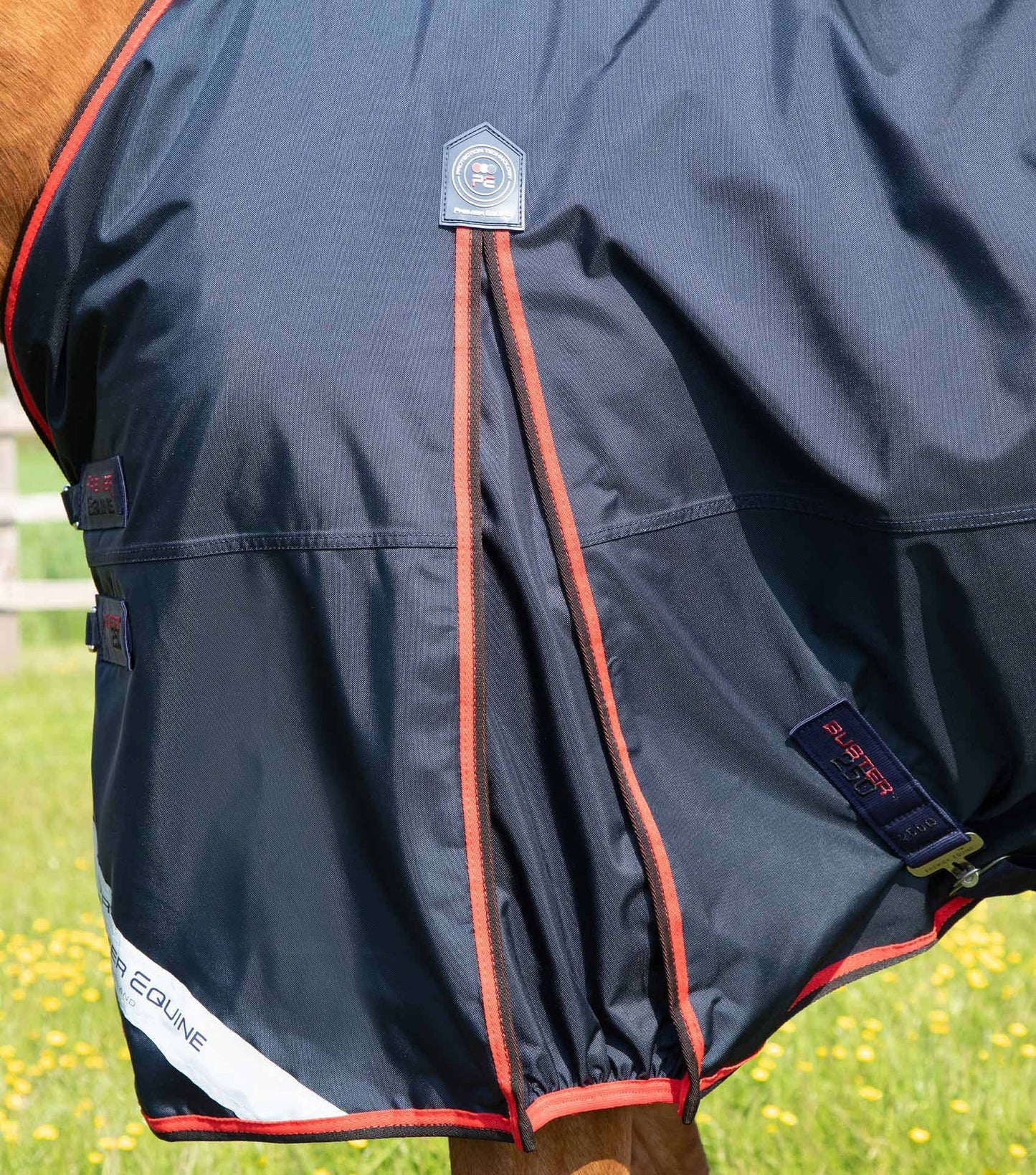 Couverture d'extérieur PREMIER EQUINE "BUSTER 840D" 250g avec couvre-cou classique amovible