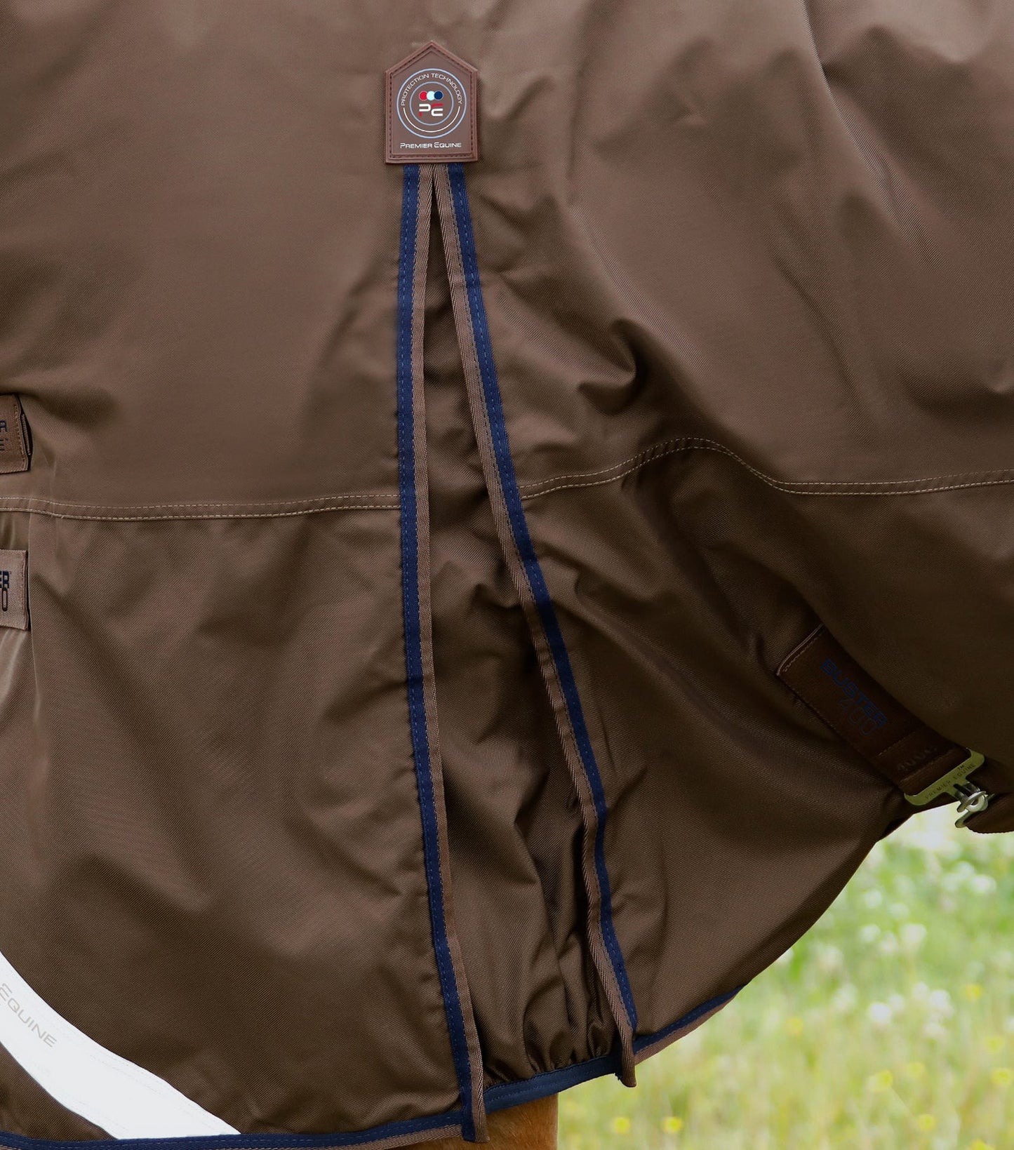 Couverture d'extérieur PREMIER EQUINE "BUSTER 840D" 400g avec couvre-cou ajusté amovible