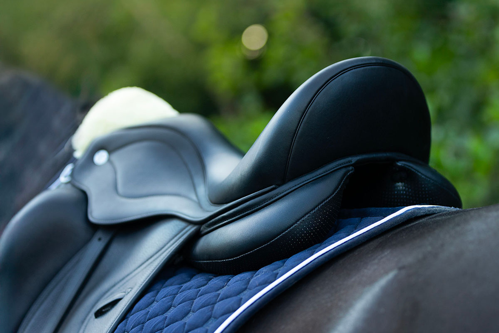 DHY03 H+ Selle de Dressage Light Monoquartier