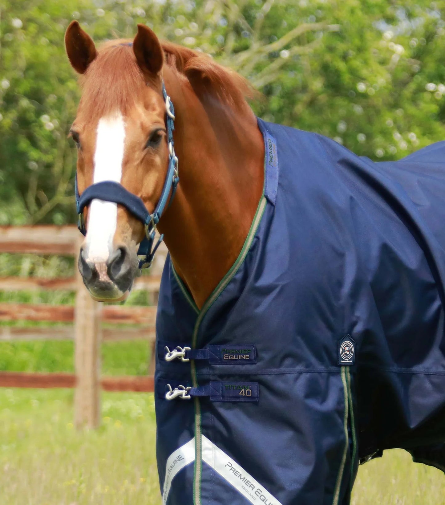Couverture d'extérieur PREMIER EQUINE "TITAN 1680D" 40g avec couvre-cou ajusté amovible