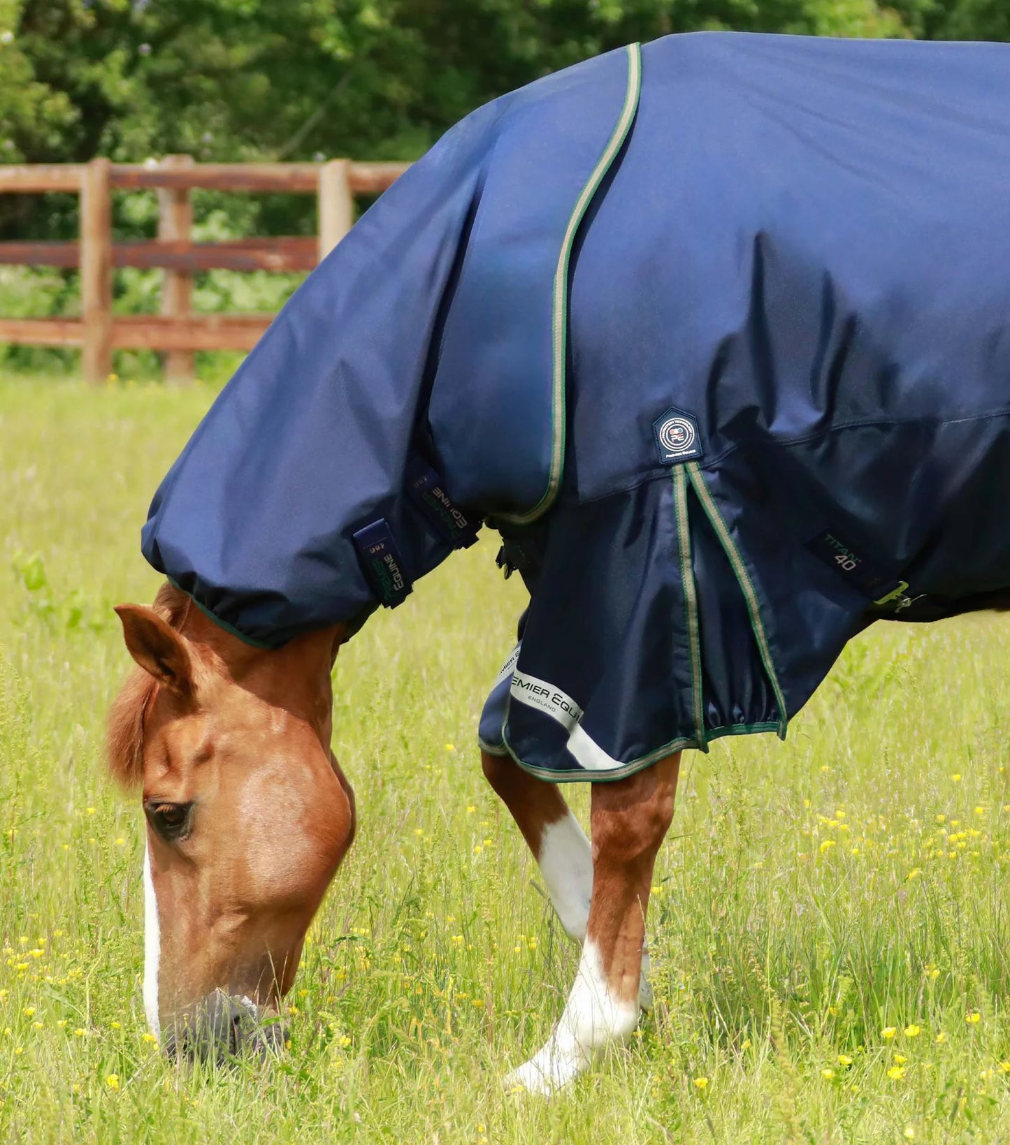 Couverture d'extérieur PREMIER EQUINE "TITAN 1680D" 40g avec couvre-cou ajusté amovible