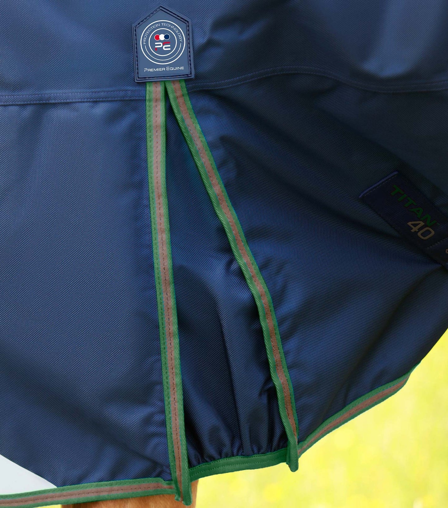 Couverture d'extérieur PREMIER EQUINE "TITAN 1680D" 40g avec couvre-cou ajusté amovible