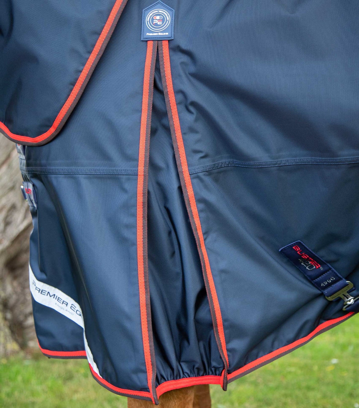 Couverture d'extérieur PREMIER EQUINE "BUSTER 840D" 420g  avec couvre-cou classique amovible