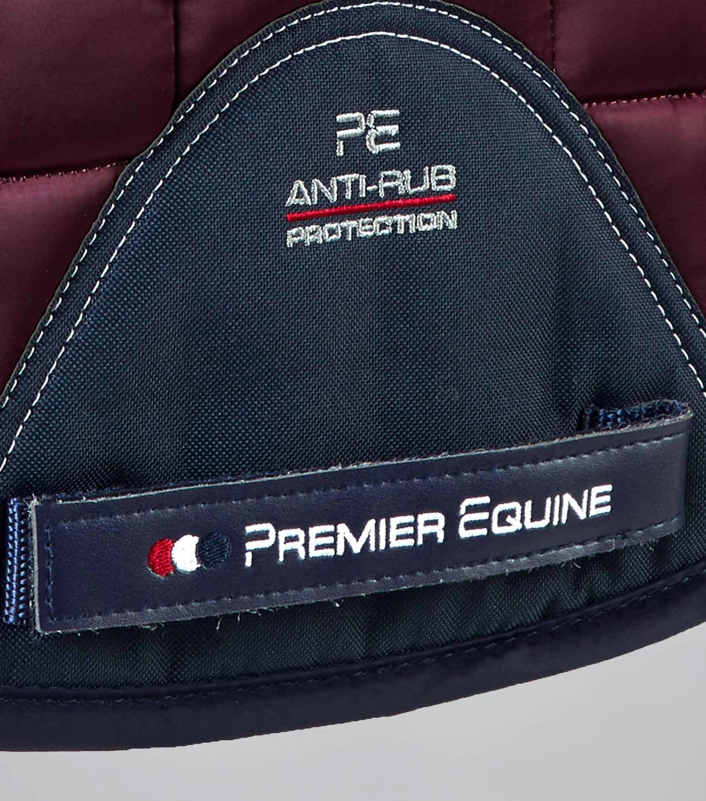 Tapis de saut PREMIER EQUINE Capella Close Contact GP/Jump, antidérapant, en satin et laine merinos