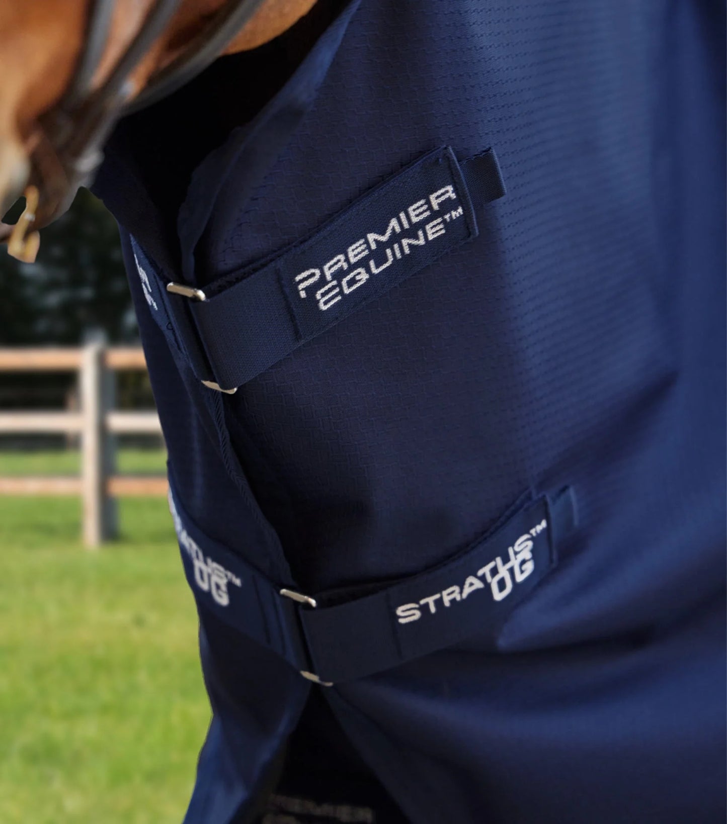 Couverture d'extérieur PREMIER EQUINE "Stratus 600D" 0gr avec couvre-cou classique amovible